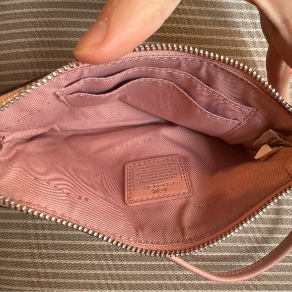 Coach Leather Carriage Logo Embossed Small Wristlet Pouch Pink - Picture 5 of 5